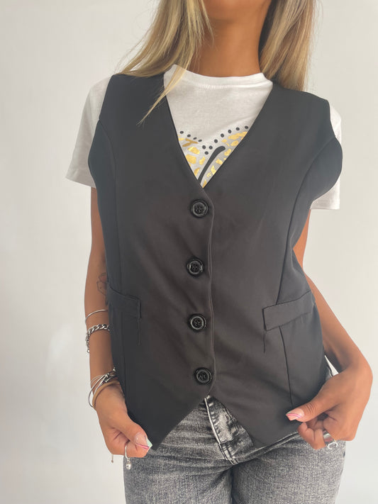 Gilet nero con bottoni